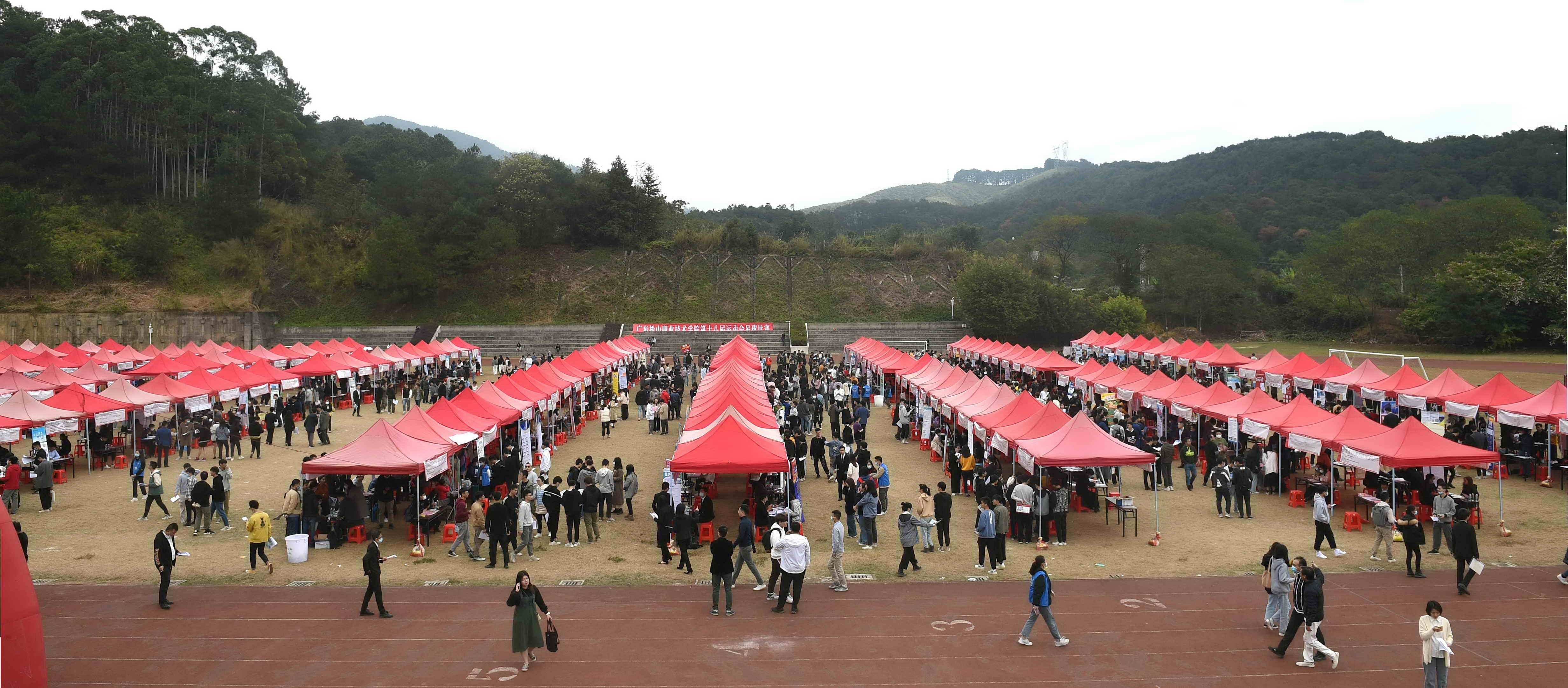 C:\Users\gdsspt\Desktop\20201203我校成功举办2021届毕业生供需见面会\1.jpg C:\Users\gdsspt\Desktop\20201203我校成功举办2021届毕业生供需见面会\1.jpg