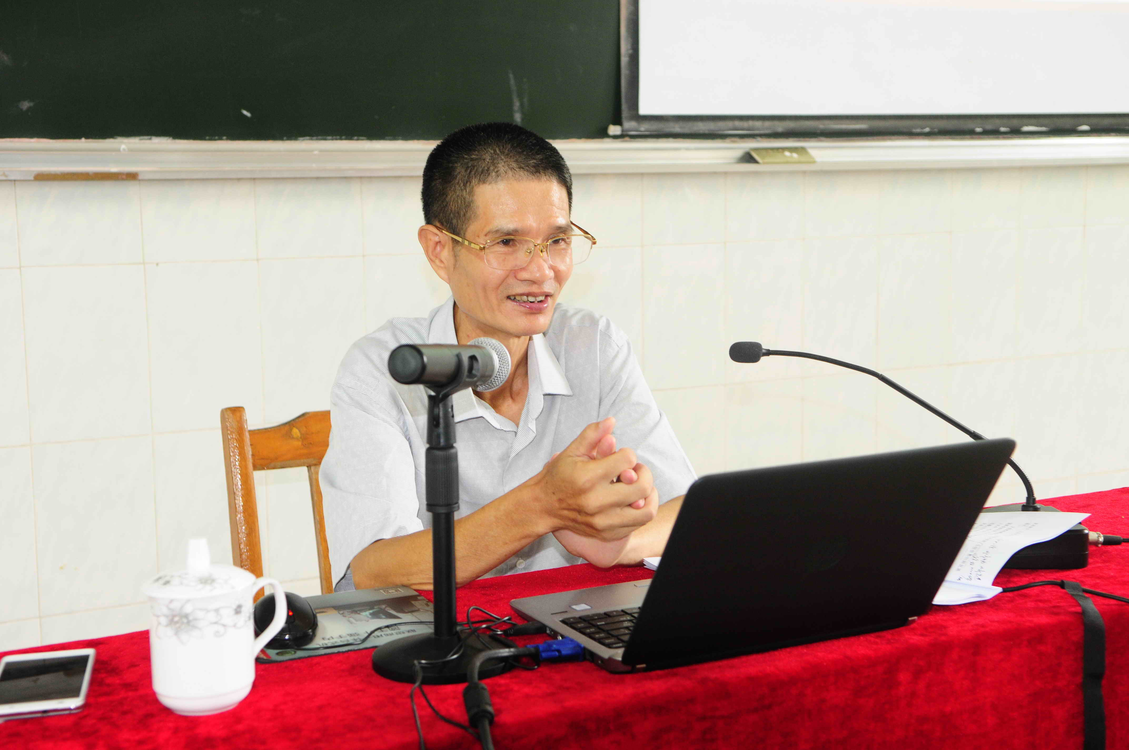 F:\网络稿件\2017年9月网络\2017年9月12日 书记开学第一课 主讲:谢琼杰 拍摄:刘静\DSC_2499 1.jpg F:\网络稿件\2017年9月网络\2017年9月12日 书记开学第一课 主讲:谢琼杰 拍摄:刘静\DSC_2499 1.jpg