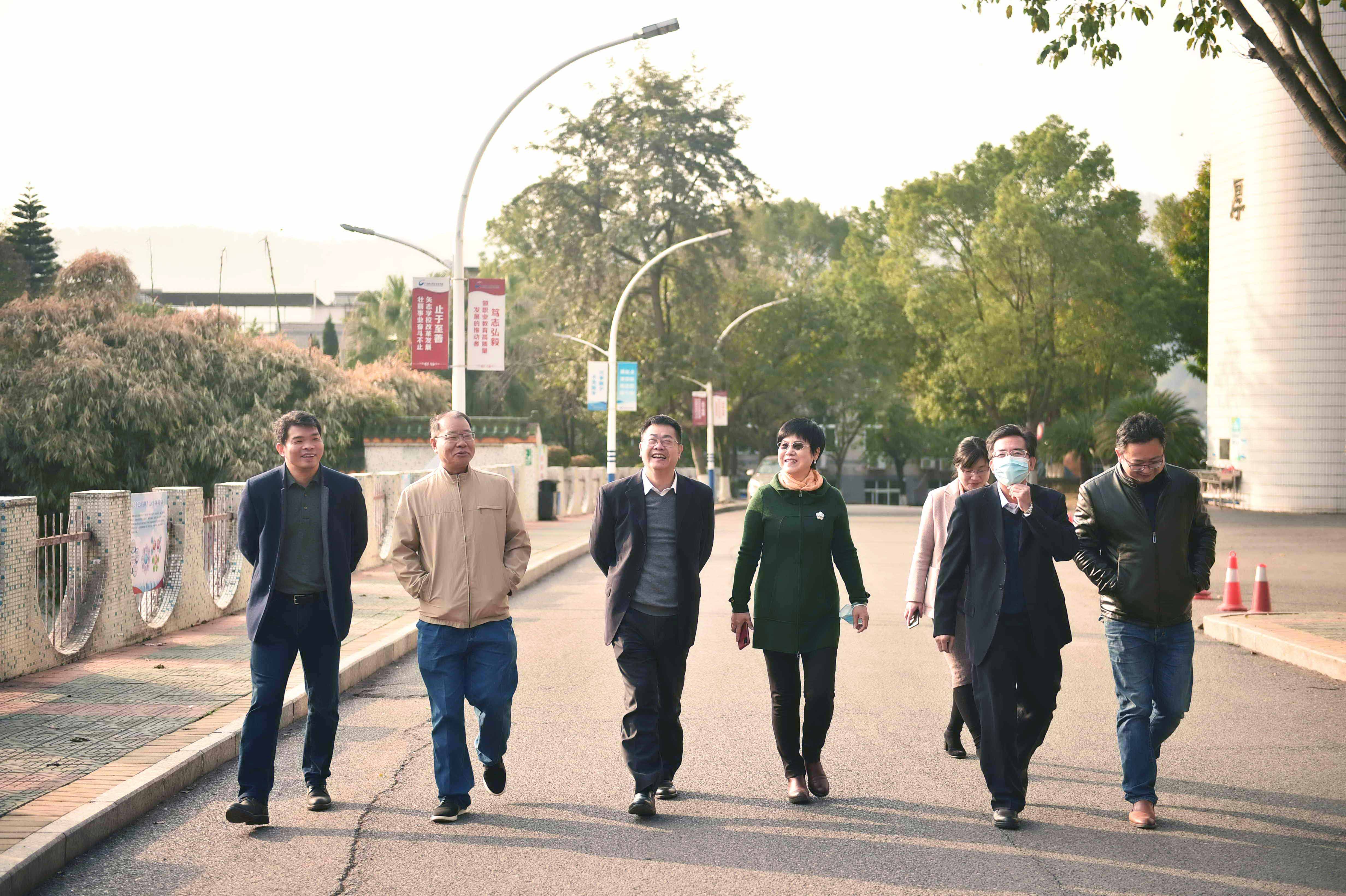 C:\Users\gdsspt\Desktop\广东省和广州市政协委员一行三人莅临我校考察交流\2021年1月27日 华南理工大学 部长 暨南大学党委常委、统战部部长庄汉文一行莅校交流指导 拍摄：刘静\3.jpg