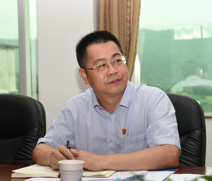学生党员座谈会2.jpg