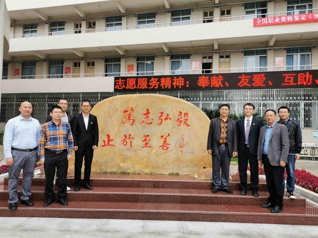 我校与仁化县人力资源和社会保障局签订人才培养和就业战略合作协议4.jpg 我校与仁化县人力资源和社会保障局签订人才培养和就业战略合作协议4.jpg