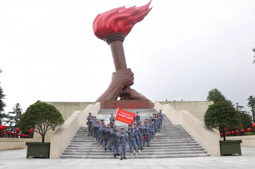 F:\W网络稿件\2019年网络稿\6月\星火相传.webp.jpg