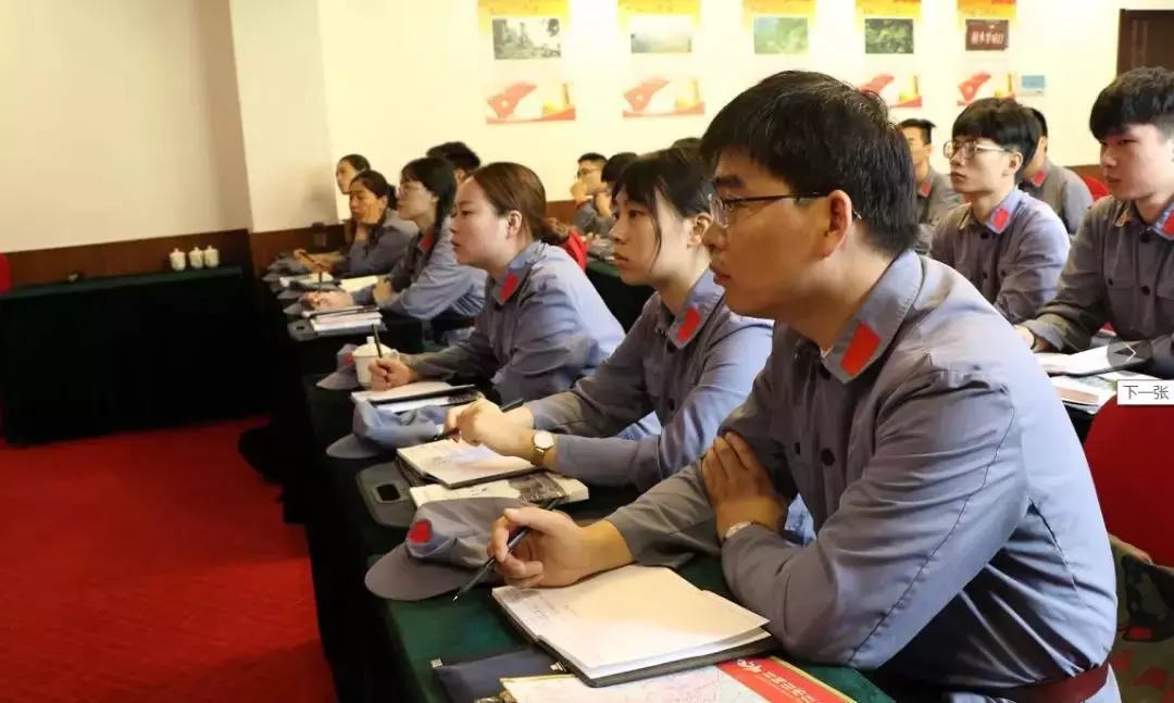 F:\W网络稿件\2019年网络稿\6月\学员们聆听讲座.webp.jpg