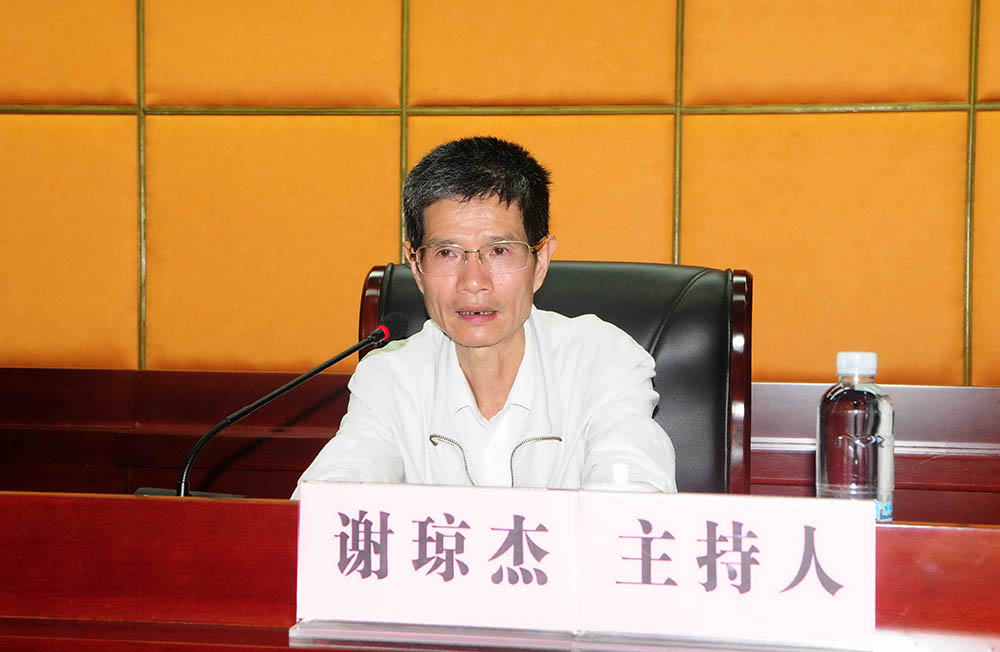 18.党委中心组学习_8822 1.jpg