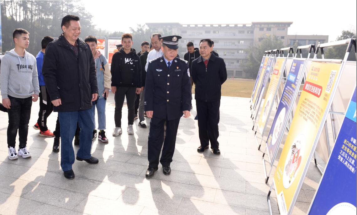 C:\Users\gdsspt\Desktop\20201229我校开展“反恐怖宣传教育进校园”暨《反恐怖主义法》颁布五周年系列宣传教育活动\1227反恐宣传照片\NHCP4%CM549UMA(UENI%DNY.jpg