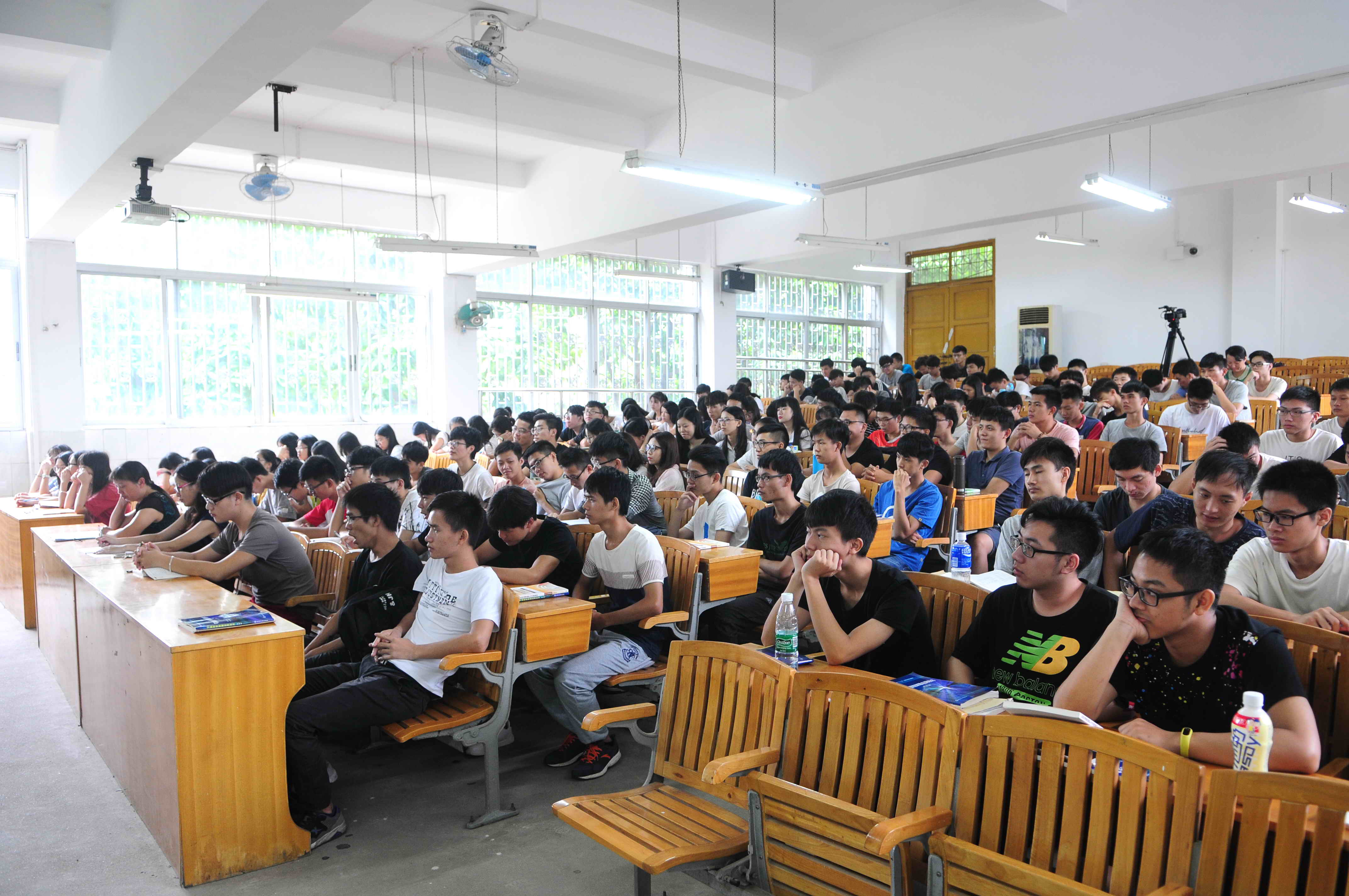 F:\网络稿件\2017年9月网络\2017年9月12日 书记开学第一课 主讲:谢琼杰 拍摄:刘静\DSC_2496 1.jpg F:\网络稿件\2017年9月网络\2017年9月12日 书记开学第一课 主讲:谢琼杰 拍摄:刘静\DSC_2496 1.jpg