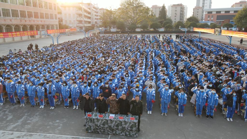 C:\Users\gdsspt\Desktop\“同升一面旗,共筑中国梦”——我校国旗护卫队走进曲江区三所中学 文档\照片\2.jpg C:\Users\gdsspt\Desktop\“同升一面旗,共筑中国梦”——我校国旗护卫队走进曲江区三所中学 文档\照片\2.jpg