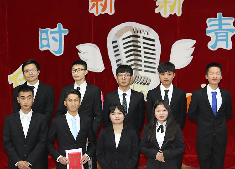 C:\Documents and Settings\Administrator\桌面\xinwen\42.电气系选手合影.jpg C:\Documents and Settings\Administrator\桌面\xinwen\42.电气系选手合影.jpg