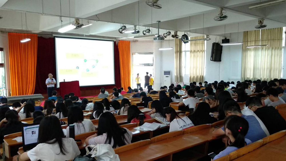 04.机械系举办“创新创意讲座”受师生欢迎1.jpg 04.机械系举办“创新创意讲座”受师生欢迎1.jpg