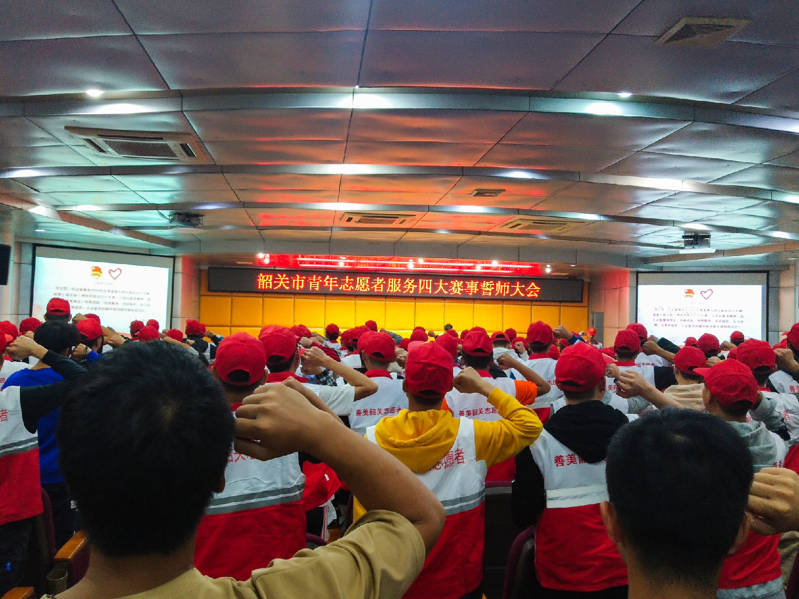 誓师大会.jpg 誓师大会.jpg