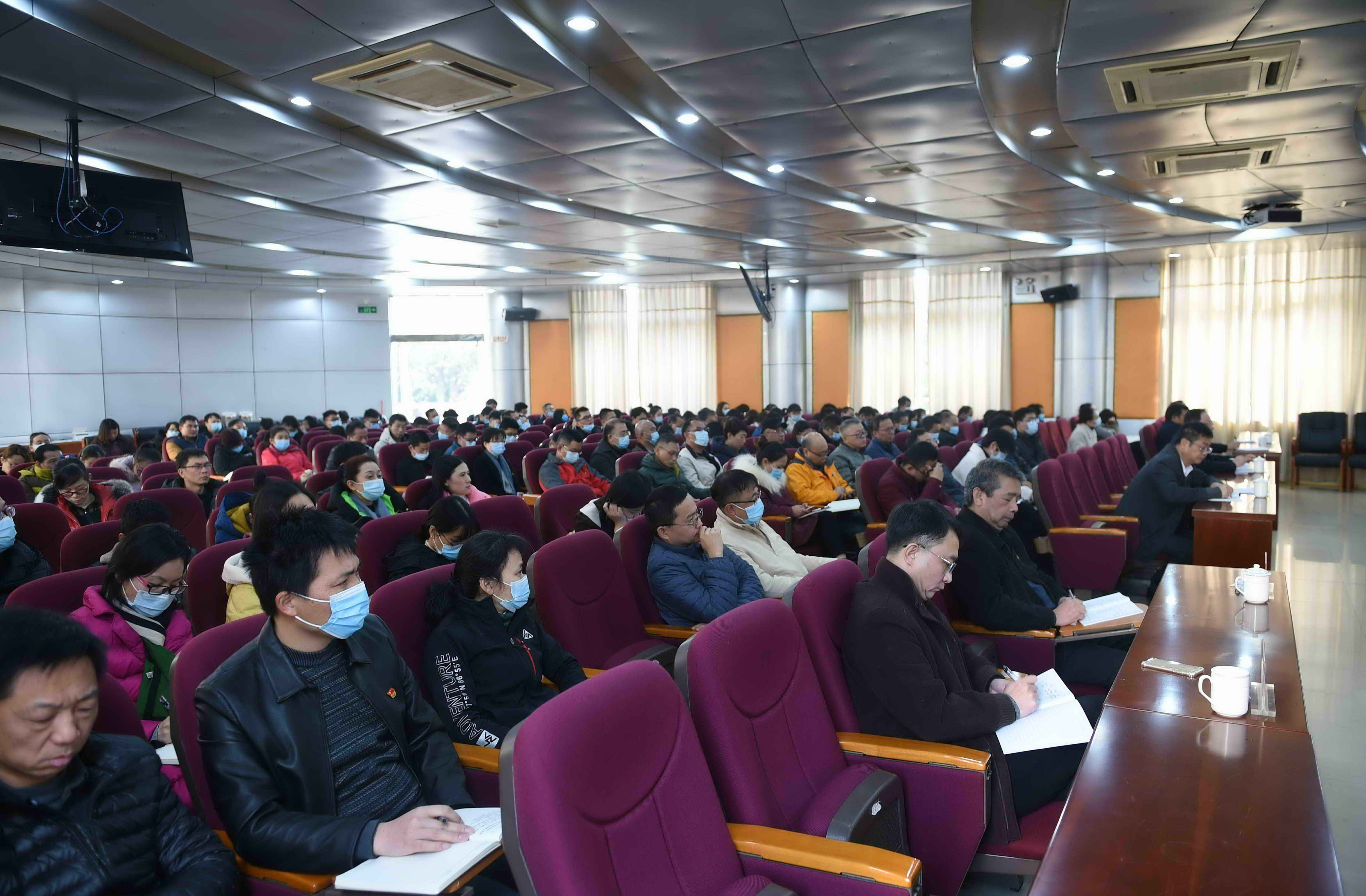 C:\Users\gdsspt\Desktop\向特色鲜明的高水平高职院校目标坚定迈进——广州番禺职业技术学院校长何友义教授做客“弘毅大讲堂”并作专题报告\2020年12月22日 弘毅大讲堂第二讲 主讲：何友义 教授 番职院校长 拍摄：刘静 凌晨\DSC_8971.jpg