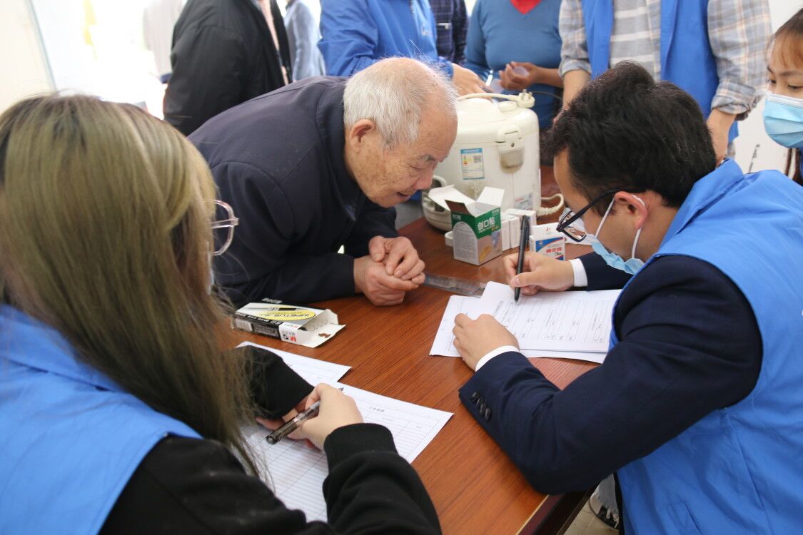 F:\1.宣传部各网站上传新闻\新闻\2021年3月\20210316学雷锋,践使命--电气工程学院党总支深入社区开展“我为群众办实事”主题党日活动\照片\4.jpg F:\1.宣传部各网站上传新闻\新闻\2021年3月\20210316学雷锋,践使命--电气工程学院党总支深入社区开展“我为群众办实事”主题党日活动\照片\4.jpg