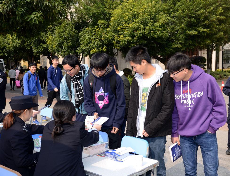 05.“110宣传日”活动走进学院 1.jpg