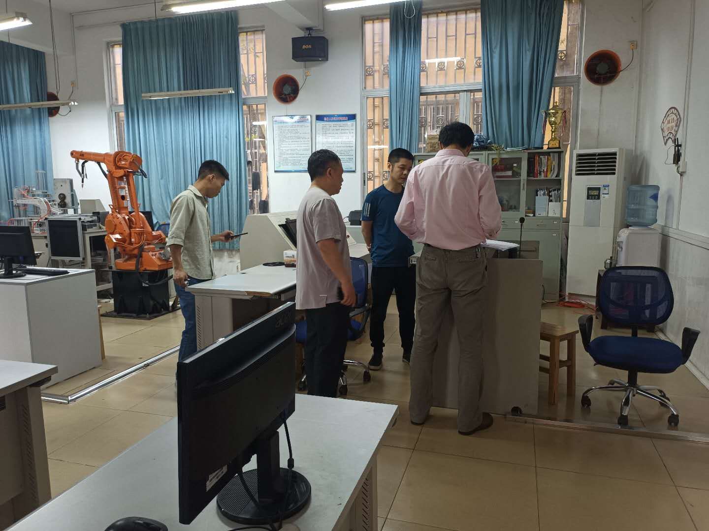 C:\Users\gdsspt\Desktop\实训中心组织开展学校实验实训室检查——改\1.jpg