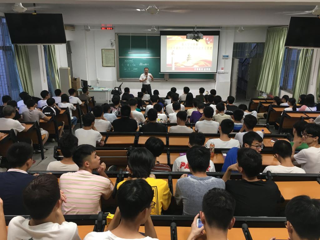 系书记授课现场.jpg 系书记授课现场.jpg