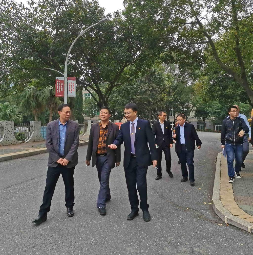 我校与仁化县人力资源和社会保障局签订人才培养和就业战略合作协议3-1.jpg 我校与仁化县人力资源和社会保障局签订人才培养和就业战略合作协议3-1.jpg