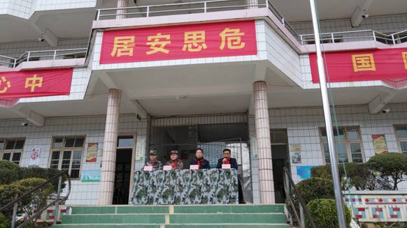 C:\Users\gdsspt\Desktop\大手拉小手  祖国在心中   国防教育走进中小学\2.jpg