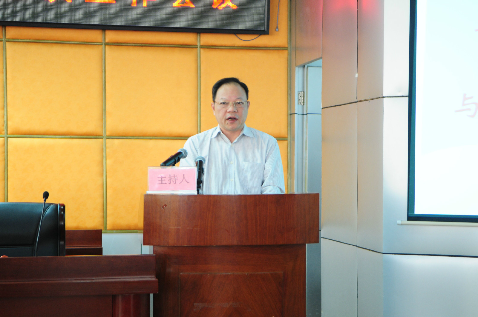 院长吴奇峰致辞.jpg 院长吴奇峰致辞.jpg