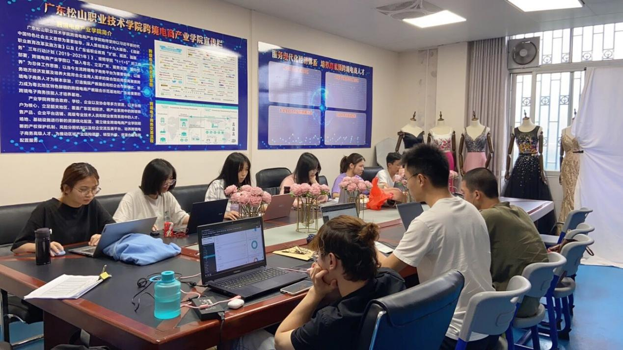 C:\Users\gdsspt\Desktop\20210423喜讯！外语商务学院学子在第七届Ocale全国跨境电商创新创业能力大赛中荣获佳绩\图片1.png
