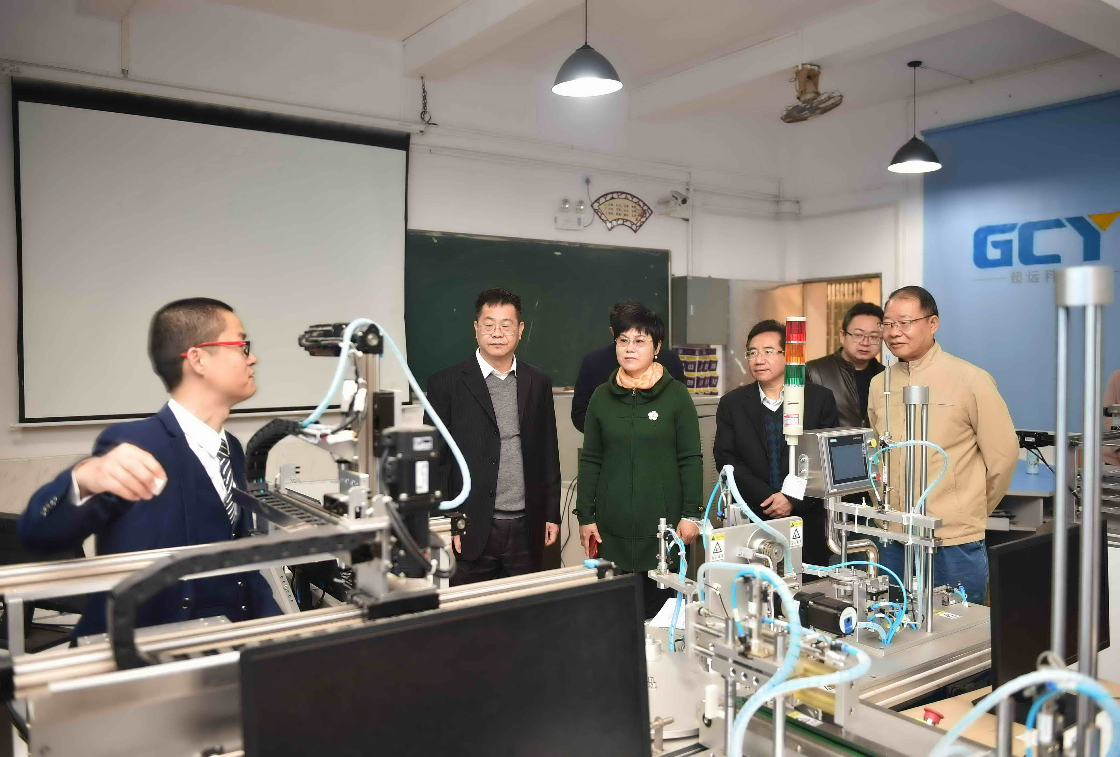 C:\Users\gdsspt\Desktop\广东省和广州市政协委员一行三人莅临我校考察交流\2021年1月27日 华南理工大学 部长 暨南大学党委常委、统战部部长庄汉文一行莅校交流指导 拍摄：刘静\5.jpg